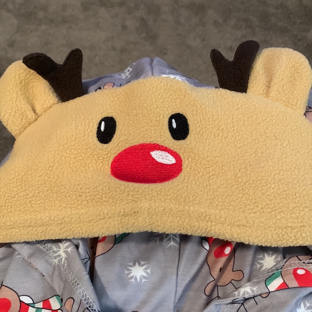 Christmas Onesie Reindeer Hoodie - 1 Med Dad & 1 Med Mom